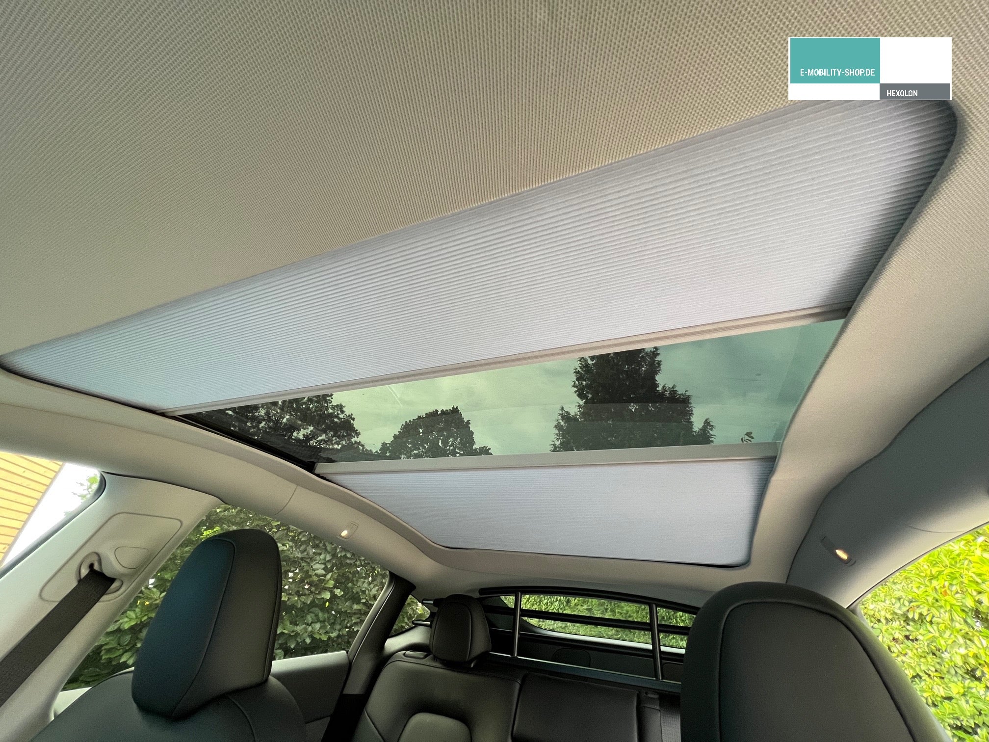 Sun protection pleated blind Tesla Model Y – E-Mobility Shop