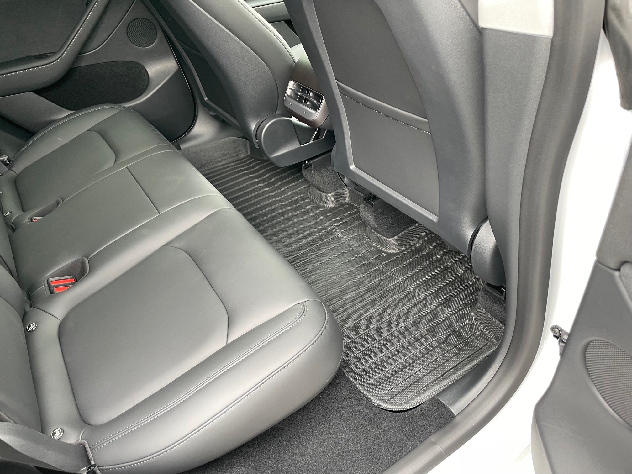 2befair protective mats for the back of the Tesla rear seats Model