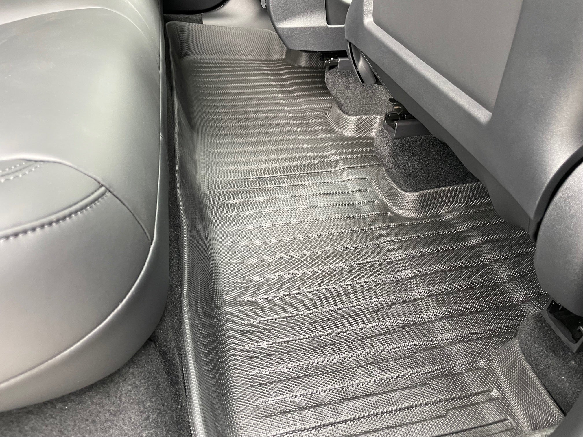 Tesla Model Y: Allwetter-Fußmattenset für den Innenraum (3 Stück,  Premium-Recycling-Gummi) LHD - Plugear