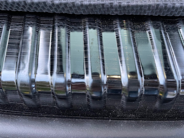 Ochranný kufr Tesla Model 3 na hranu z hliníku černé barvy – E-Mobility Shop