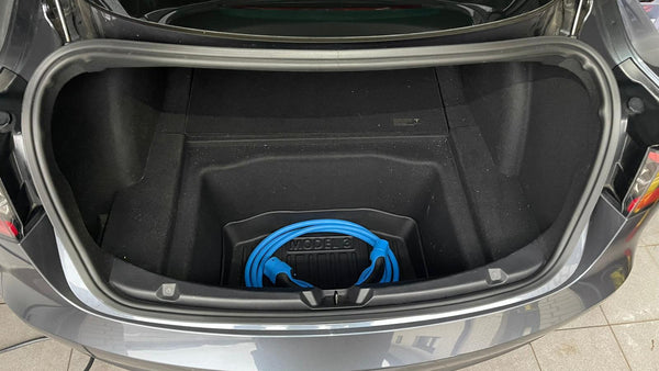 Podložka do kabelového prostoru Tesla Model 3 – Rohož do každého počasí – pruhovaný design